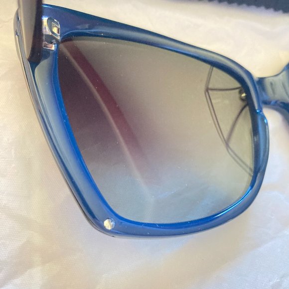 DSquared2 DQ0098 tipped tortoise arms gradient lens blue framed sunglasses main image 4